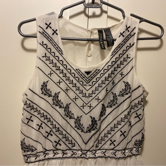 White flowy dress with two slits - Picture 6 of 10